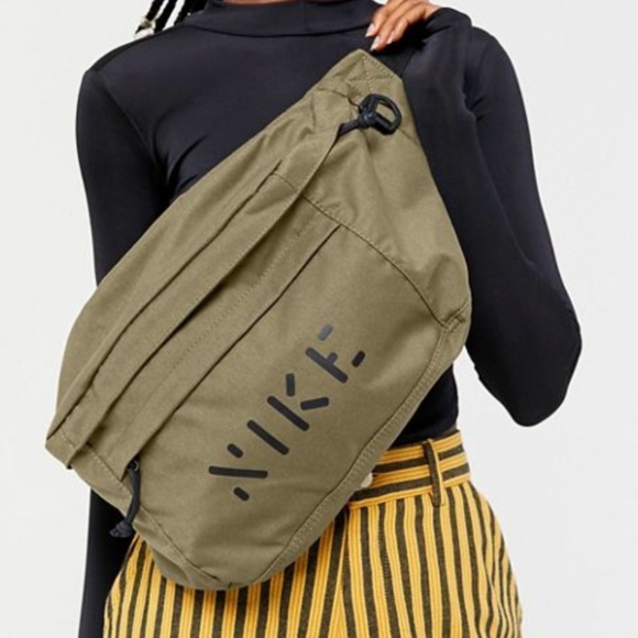 Nike Handbags - Nike Crossbody